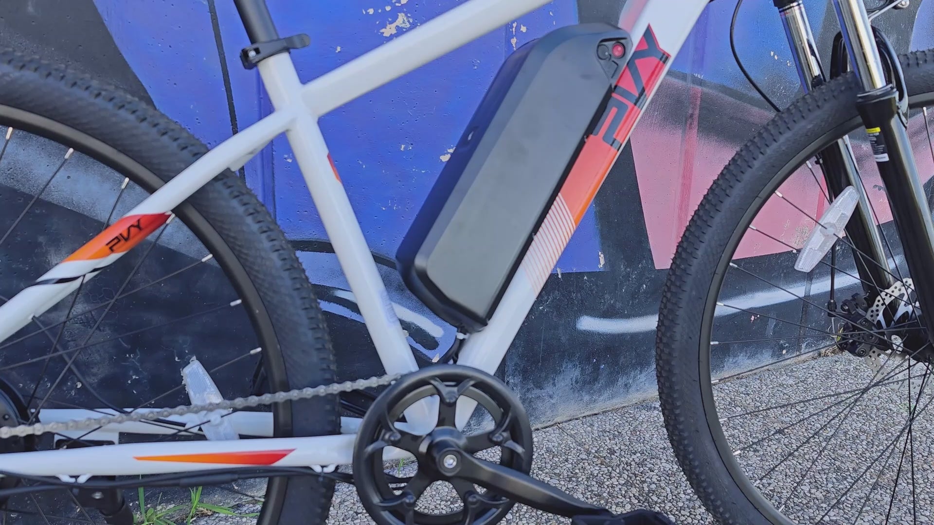 Зареди видео: 